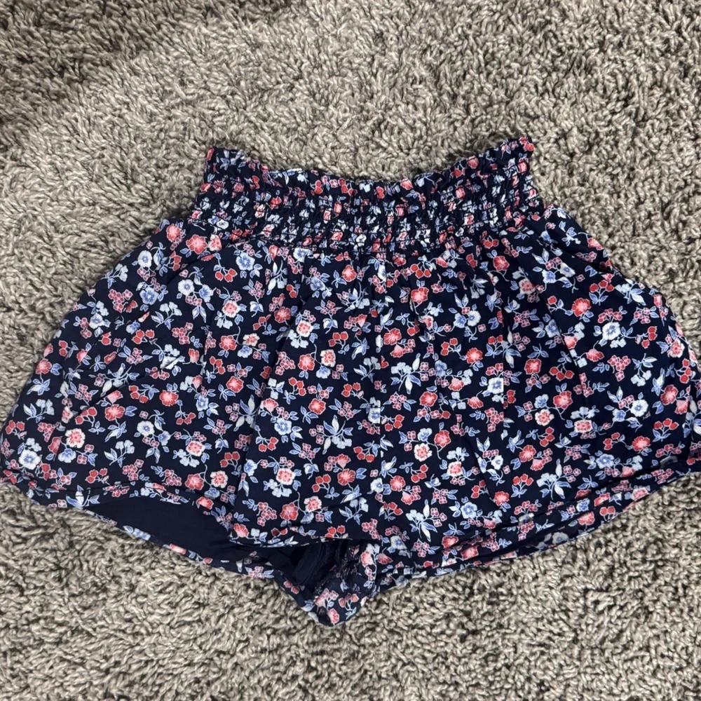 2 pairs of girls Janie and Jack Floral Shorts, size 5